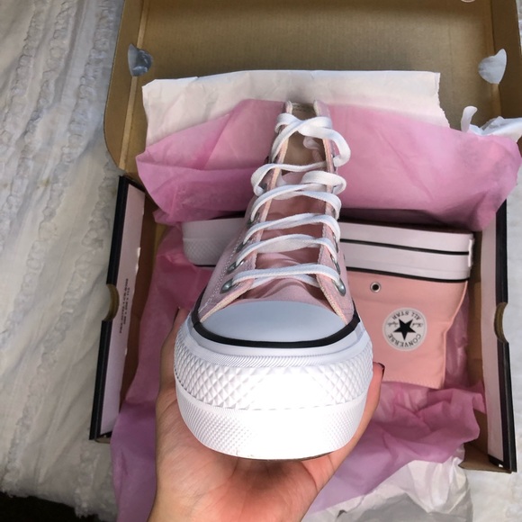 Hello Kitty converse - Picture 4 of 7